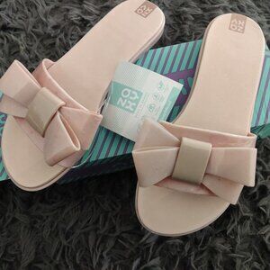 ZAXY slippers, size US 7